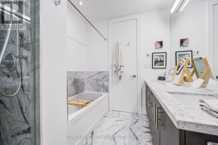 916 - 29 Queens Quay E — photo 19 of 28