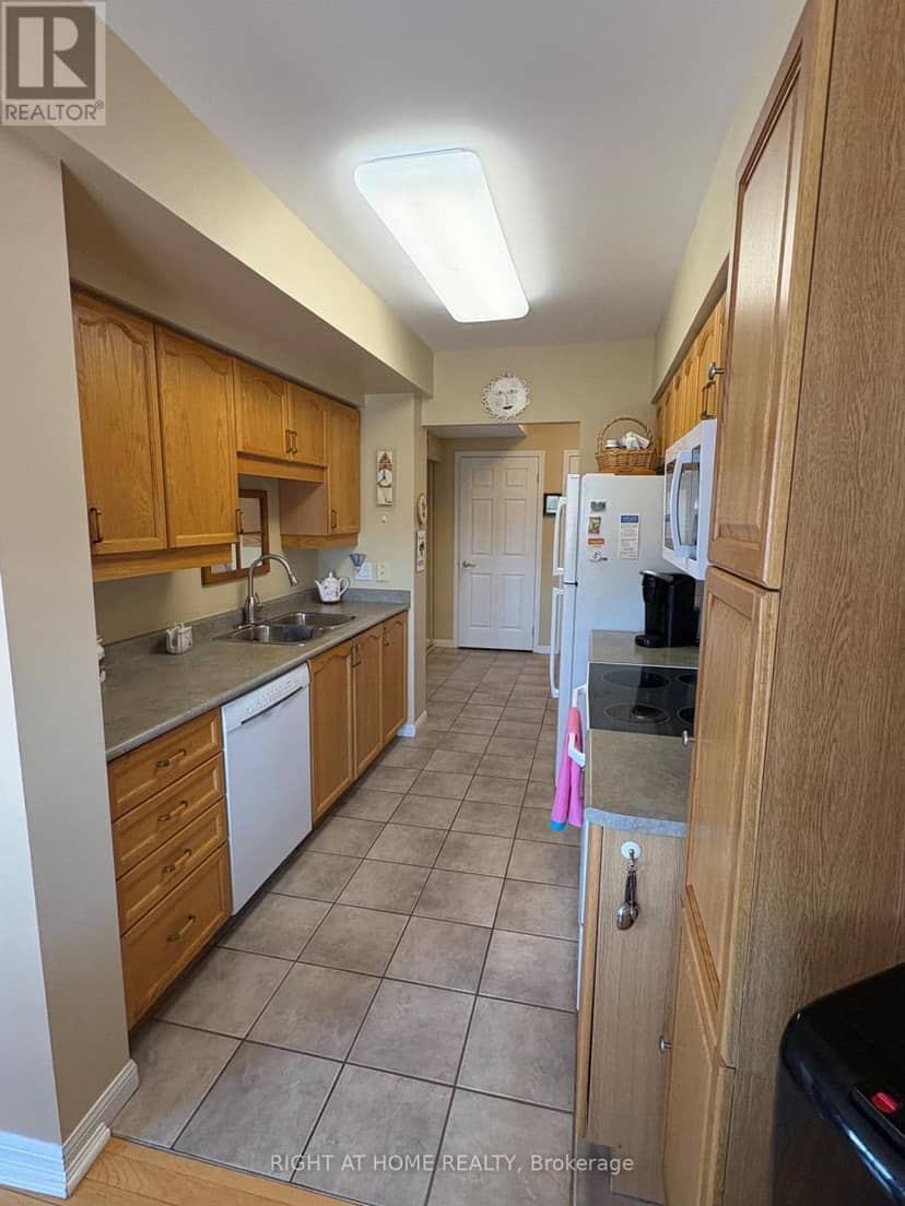 404 - 94 Dean Avenue — photo 33 of 40