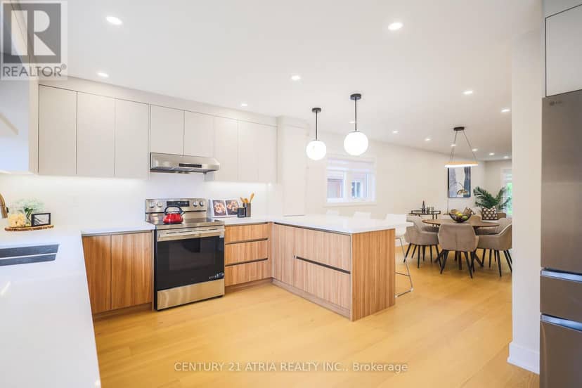 34 Raynes Crescent — photo 3 of 40