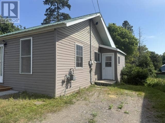 21 Park ST, Thessalon, photo 2
