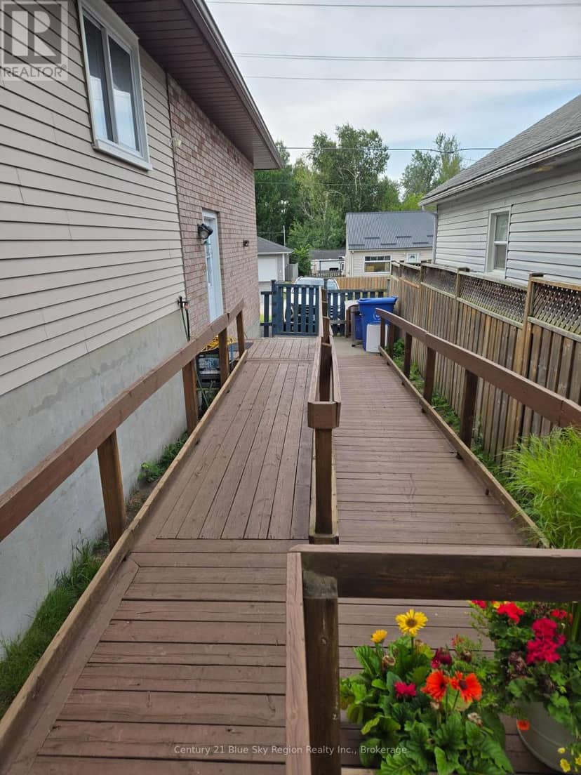 996 Metcalfe Street, North Bay, photo 3