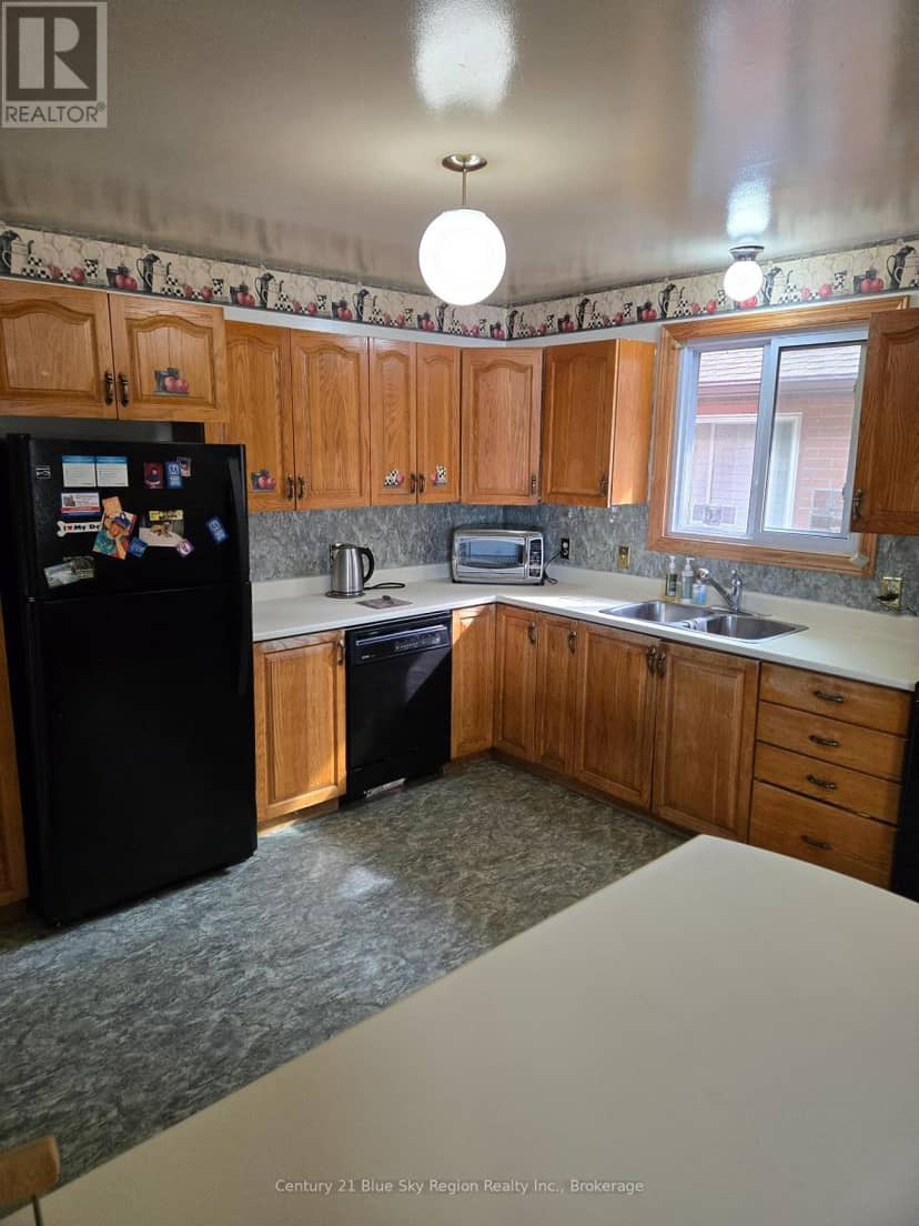 996 Metcalfe Street, North Bay, photo 7