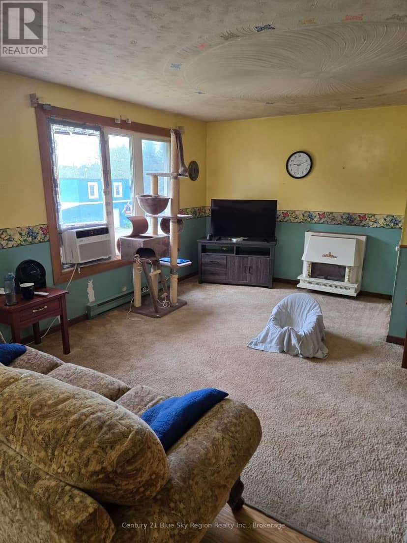 996 Metcalfe Street — photo 9 of 17