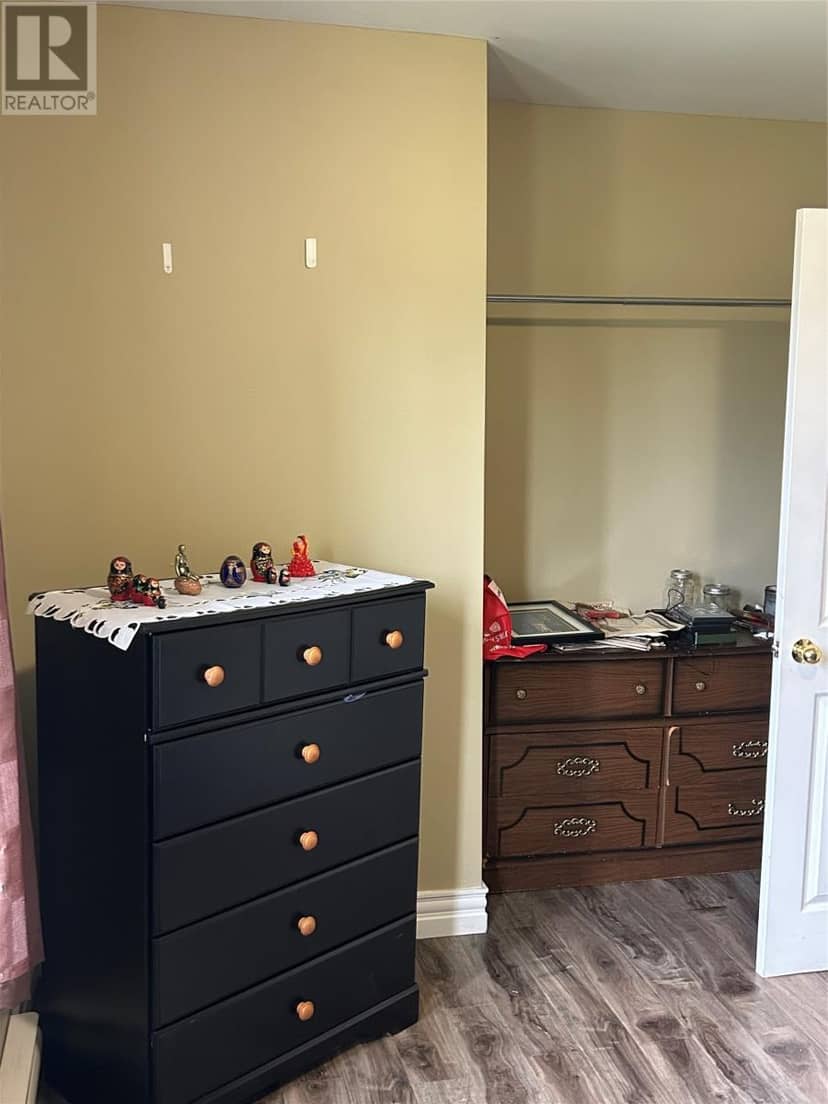 10 Roaches Line — photo 16 of 20