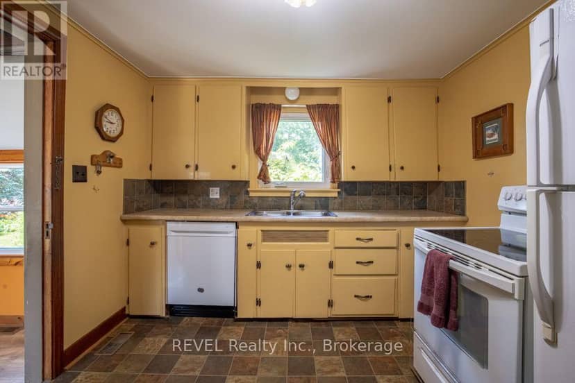 247 Nicolas Road — photo 8 of 33