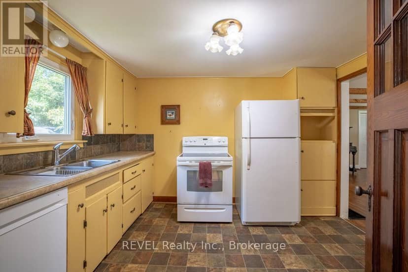 247 Nicolas Road — photo 9 of 33