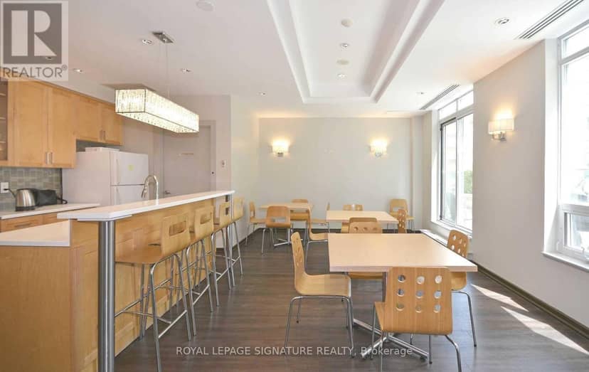 1411 - 212 Eglinton Avenue E — photo 29 of 34