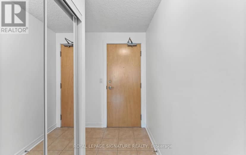 1411 - 212 Eglinton Avenue E — photo 3 of 34
