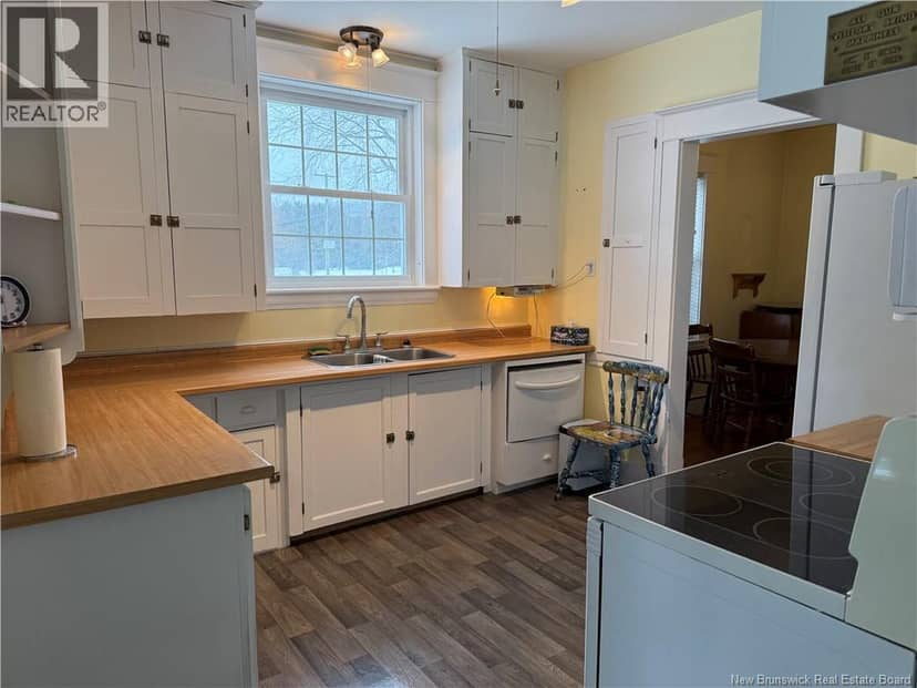 557 East Riverside Drive — photo 10 of 40