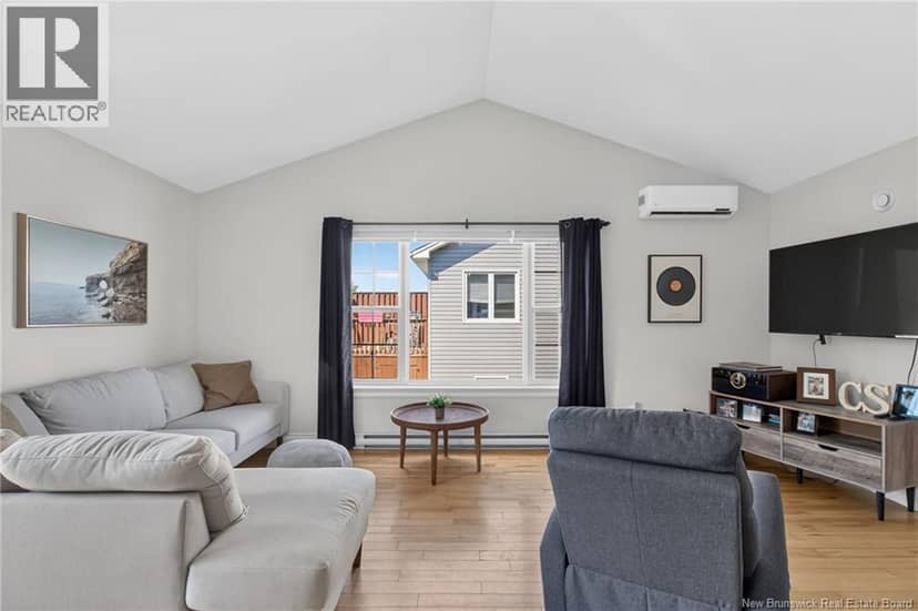 93 Jeannette — photo 12 of 37
