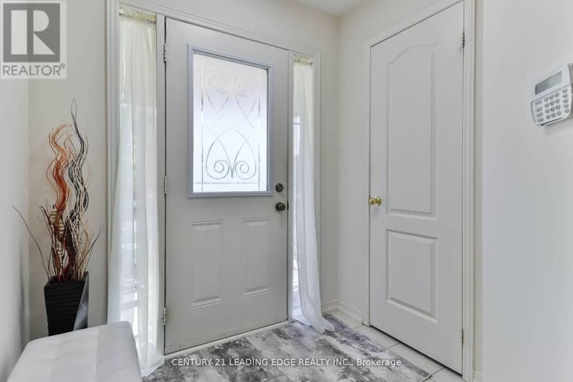 15 Robertdale Court — photo 4 of 33