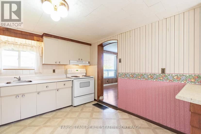 32 Lorne Avenue — photo 10 of 30