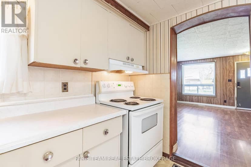 32 Lorne Avenue — photo 11 of 30