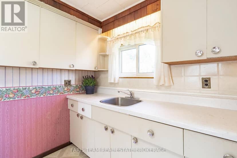 32 Lorne Avenue — photo 12 of 30