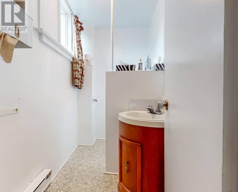 28 COCHRANE Street — photo 17 of 36