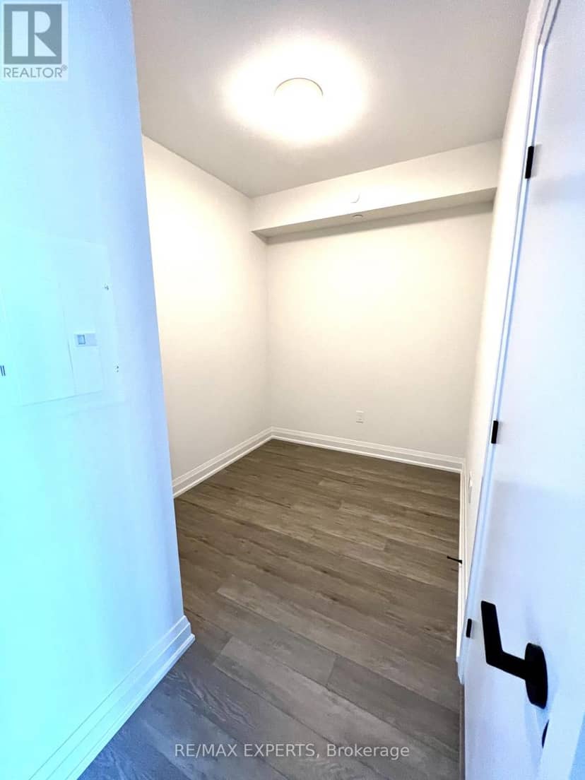602 - 212 King William Street — photo 9 of 11