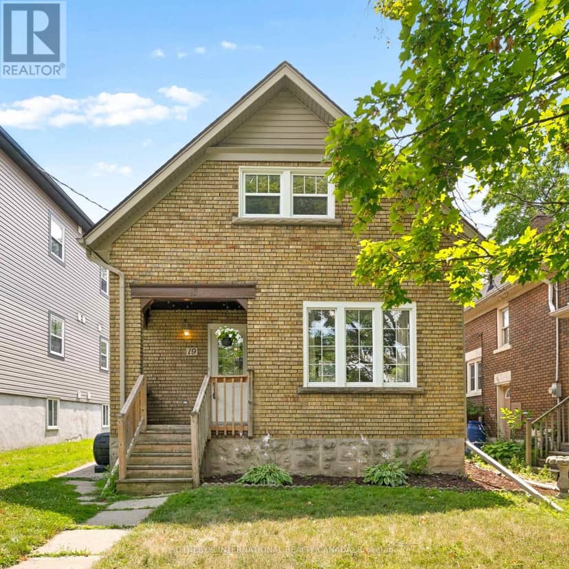 19 Mary Street — photo 1 of 40