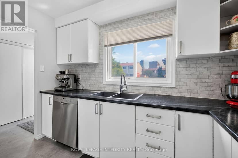 4356 Stella Crescent — photo 15 of 40