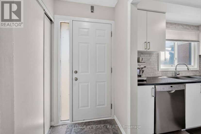 4356 Stella Crescent — photo 4 of 40