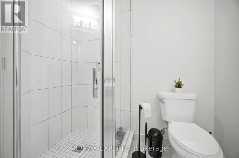 221 - 9000 Jane Street — photo 15 of 40