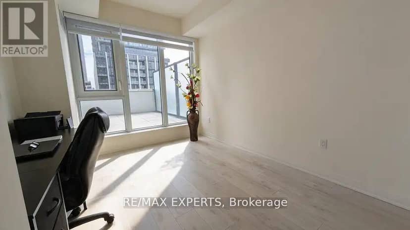 221 - 9000 Jane Street — photo 6 of 40