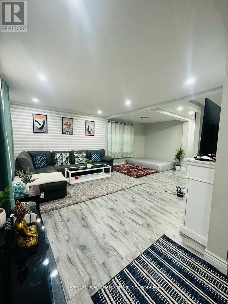 10 Parkwood Drive — photo 7 of 17