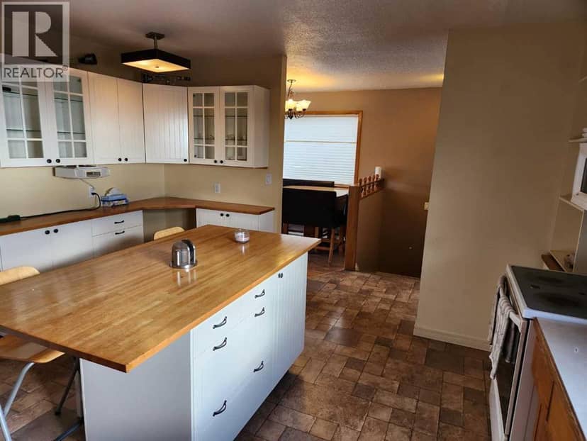 31 Hollinger Drive — photo 14 of 40