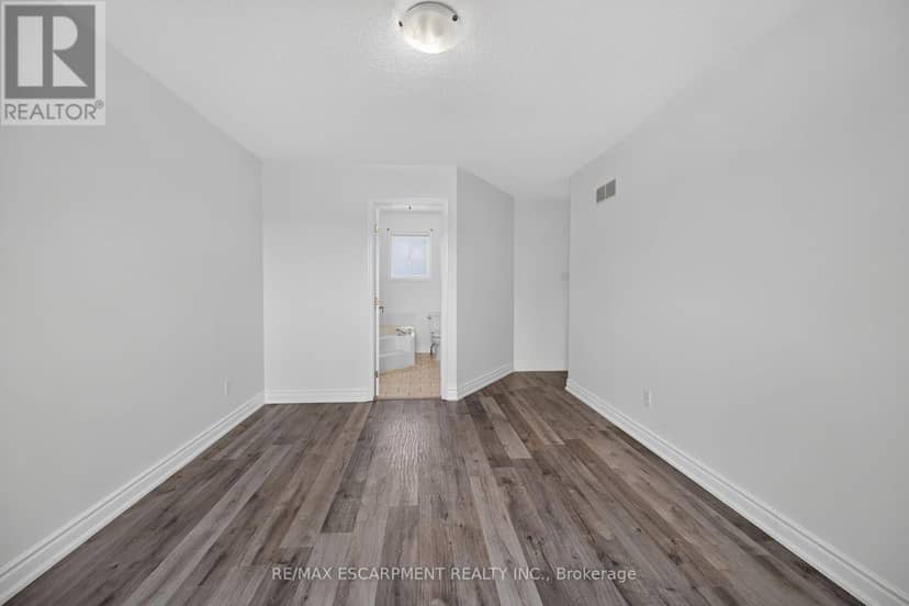 21 Springgarden Crescent — photo 20 of 40