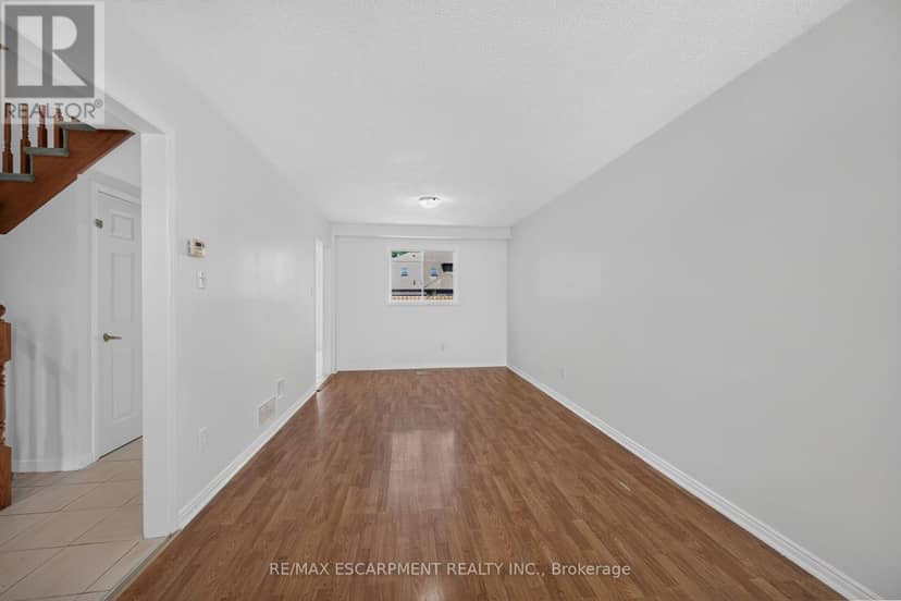 21 Springgarden Crescent — photo 6 of 40