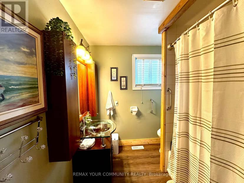 42 Sprucedale Street — photo 12 of 34