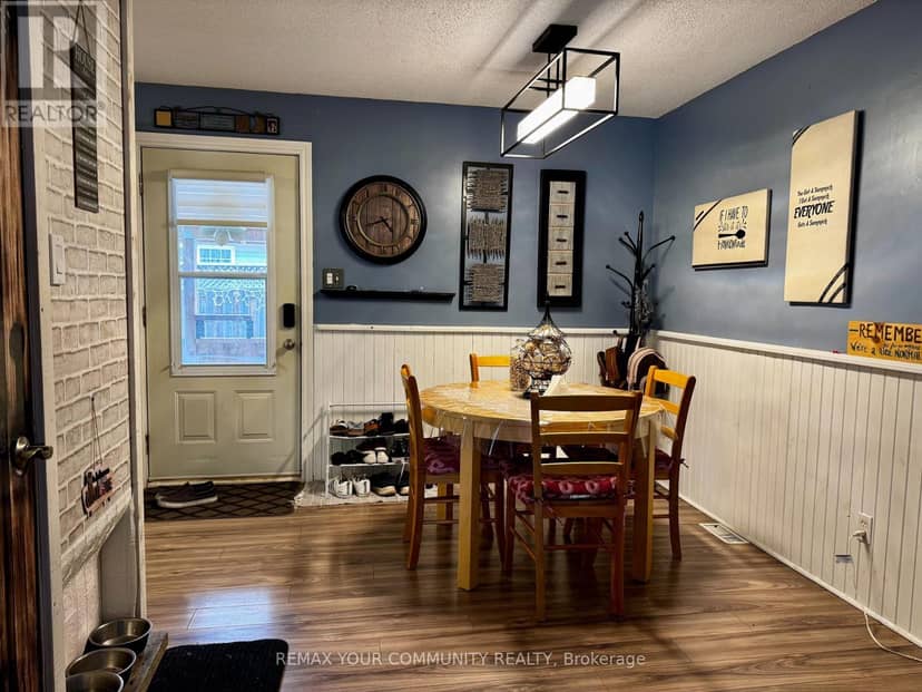 42 Sprucedale Street — photo 9 of 34