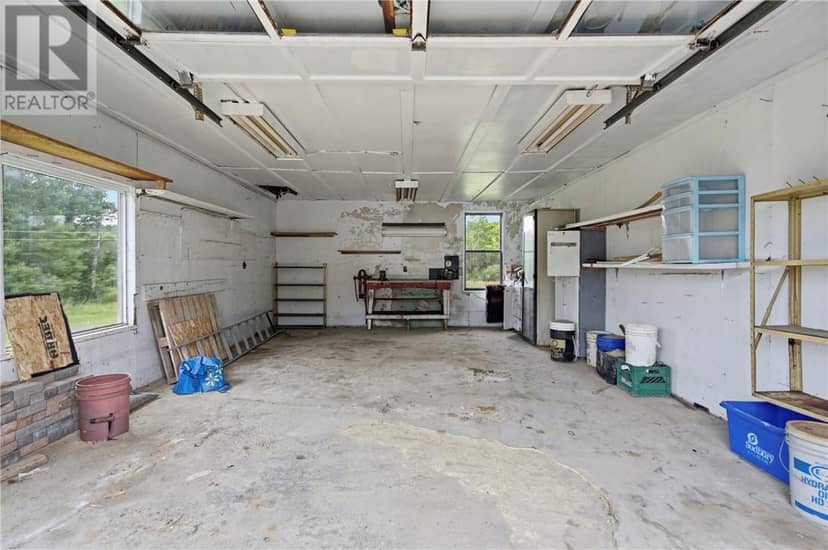 923 Highway 17 E — photo 11 of 12