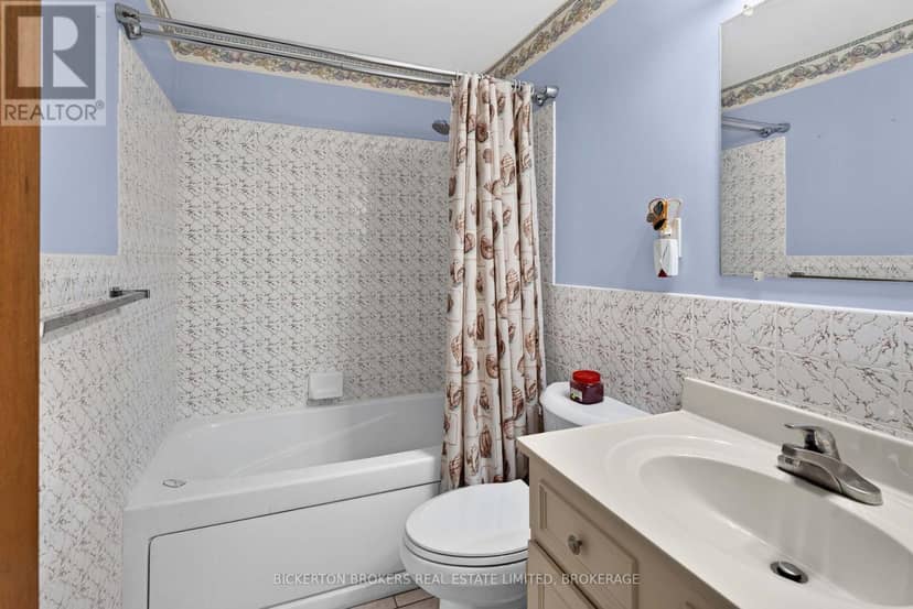 160 Elmwood Drive — photo 16 of 40