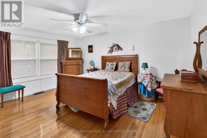 160 Elmwood Drive — photo 19 of 40