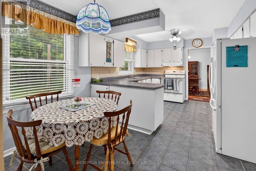 160 Elmwood Drive — photo 28 of 40