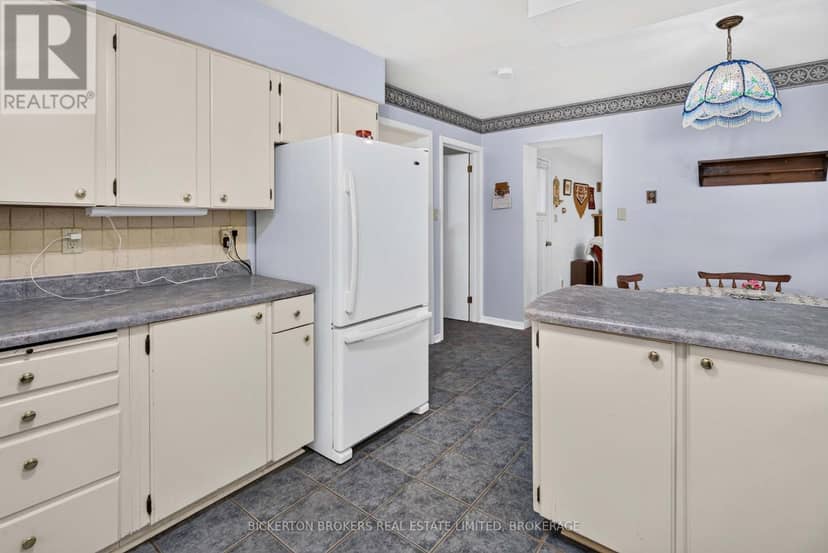 160 Elmwood Drive — photo 32 of 40