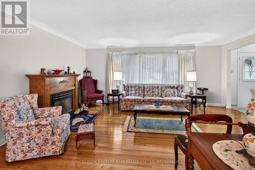 160 Elmwood Drive — photo 34 of 40