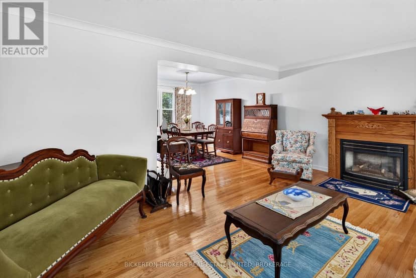 160 Elmwood Drive — photo 38 of 40