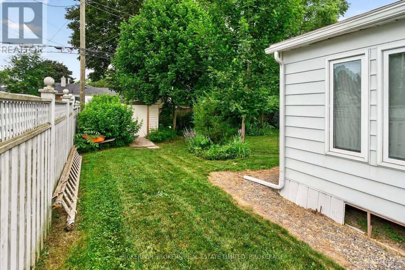160 Elmwood Drive — photo 4 of 40