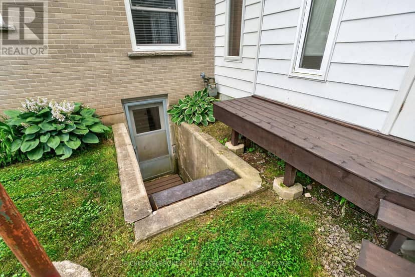 160 Elmwood Drive — photo 9 of 40