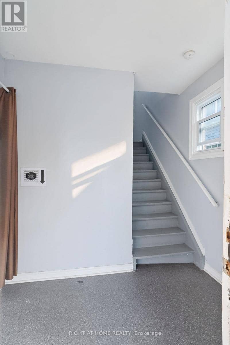 1071.5 Florence Street — photo 4 of 39