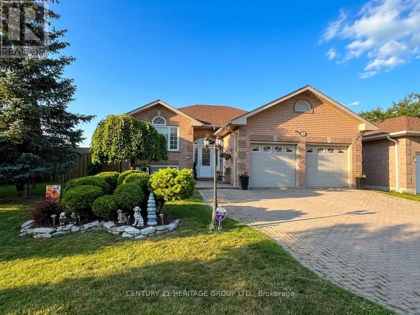 16 Eakins Crescent — photo 1 of 29