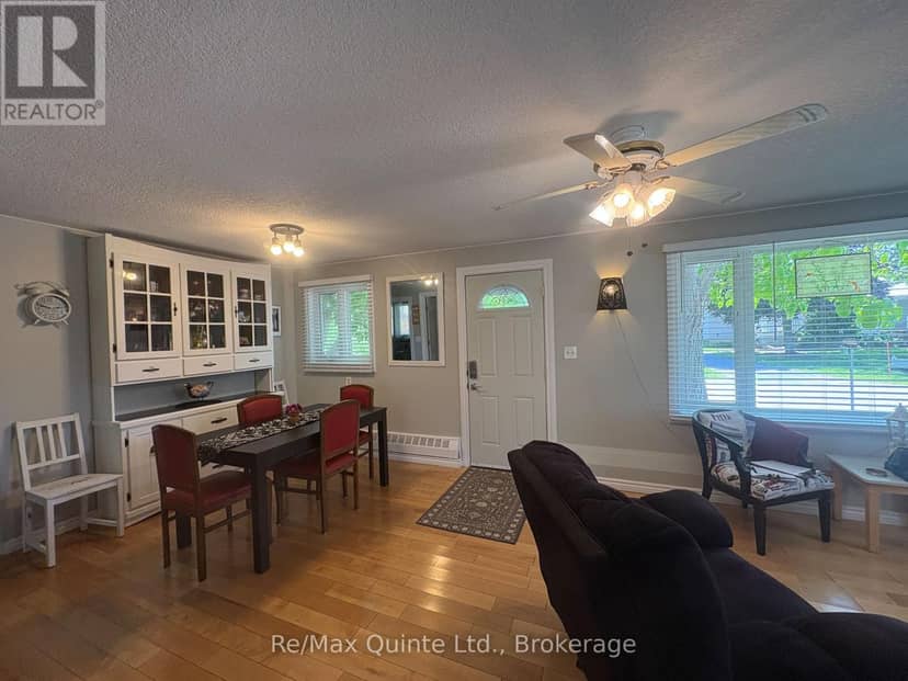 14 Bay Avenue, Prince Edward County, photo 8
