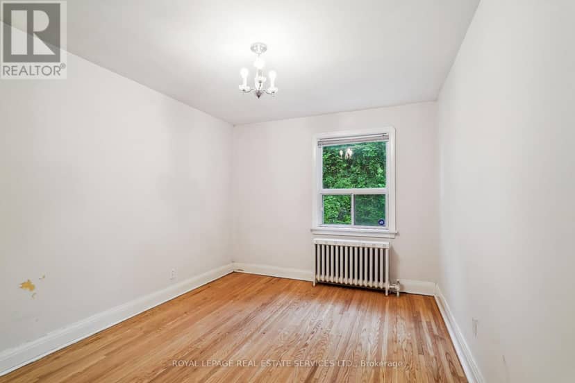 326 Lawrence Avenue W — photo 11 of 26