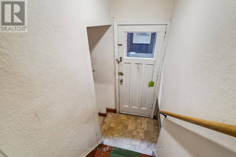 326 Lawrence Avenue W — photo 16 of 26