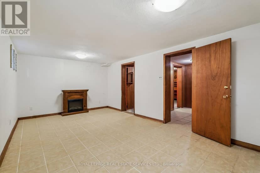 326 Lawrence Avenue W — photo 18 of 26