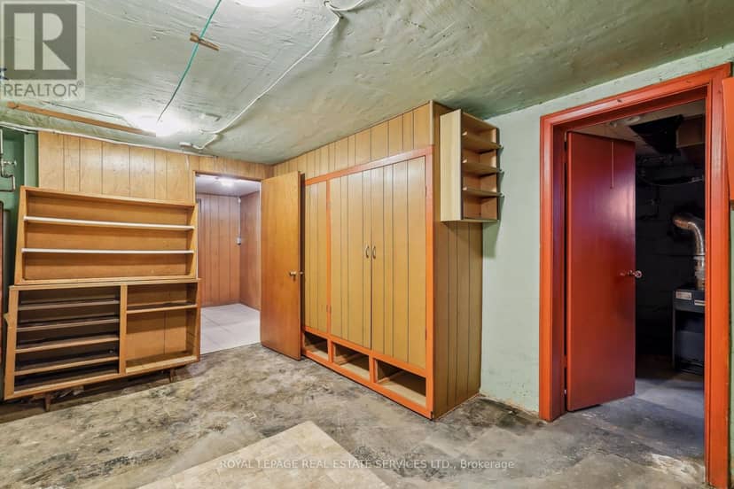 326 Lawrence Avenue W — photo 23 of 26