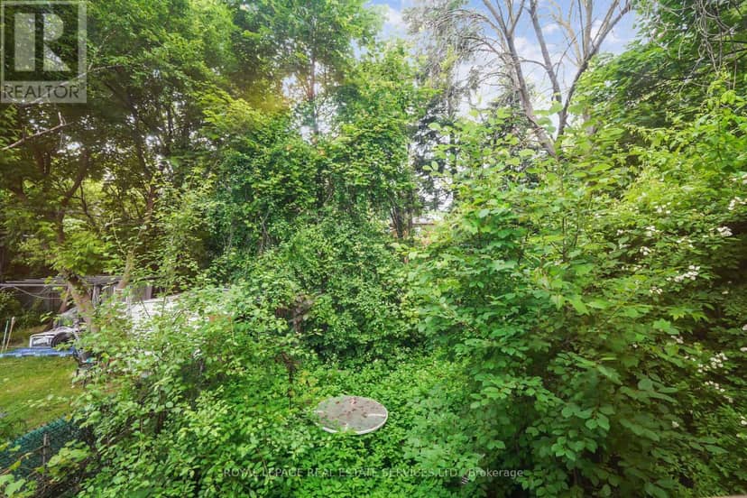 326 Lawrence Avenue W — photo 26 of 26