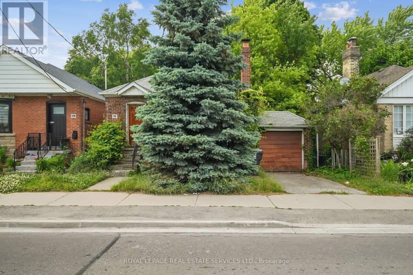 326 Lawrence Avenue W — photo 3 of 26