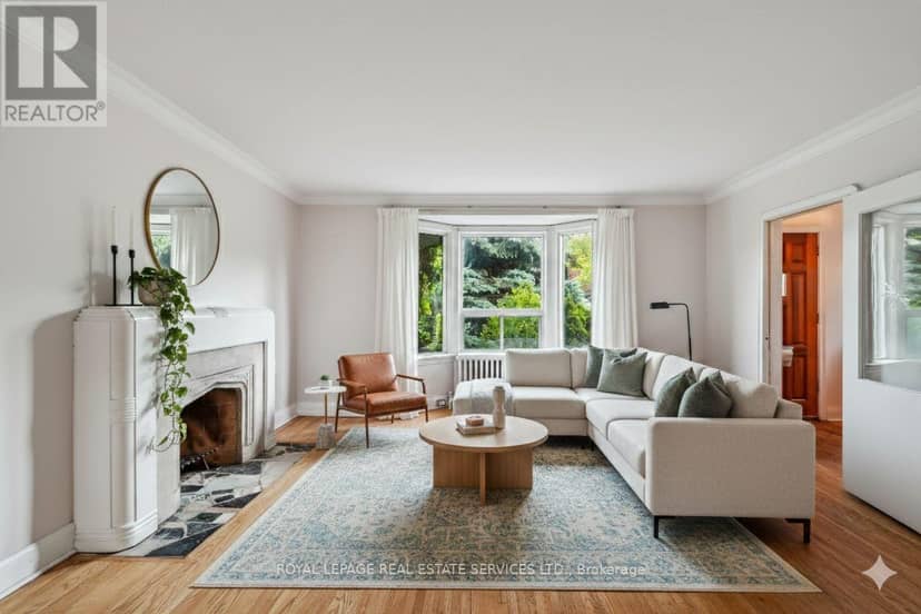 326 Lawrence Avenue W — photo 4 of 26